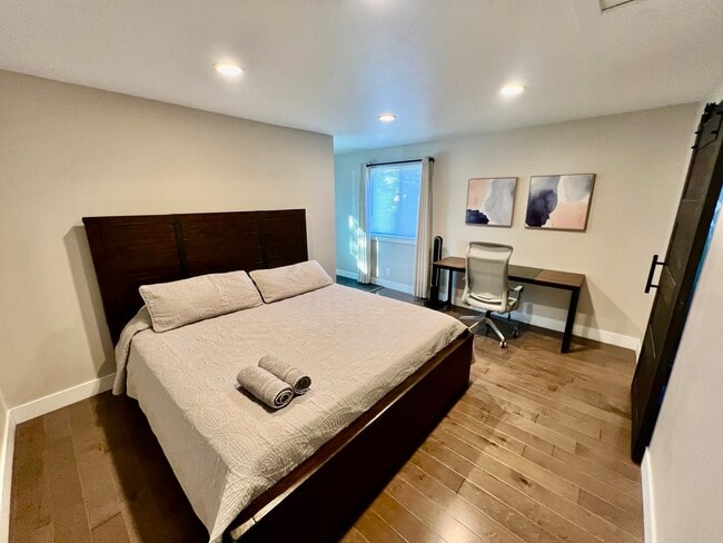 Photo - 689 N Starcrest Dr