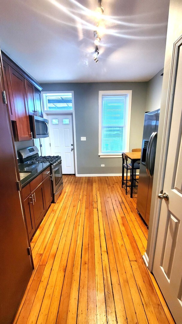 Photo - 1337 N Greenview Ave Unit 1R