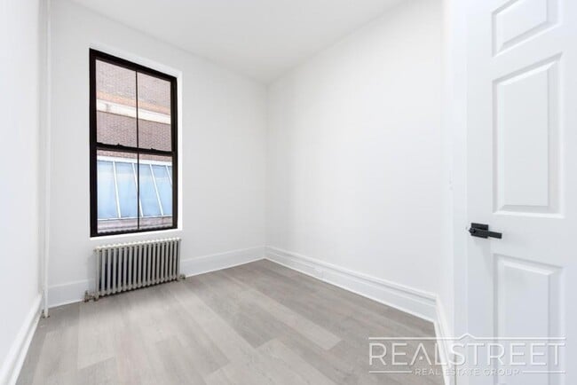 Photo - Renoavted 3 bed near YU campus in Washington Heights!
