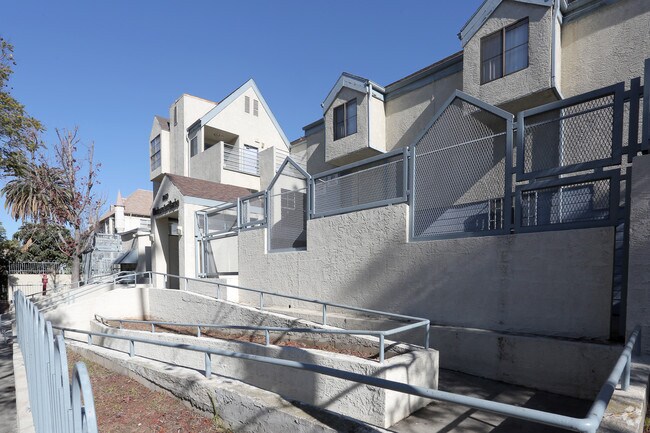 Photo - 1050 S Westmoreland Ave