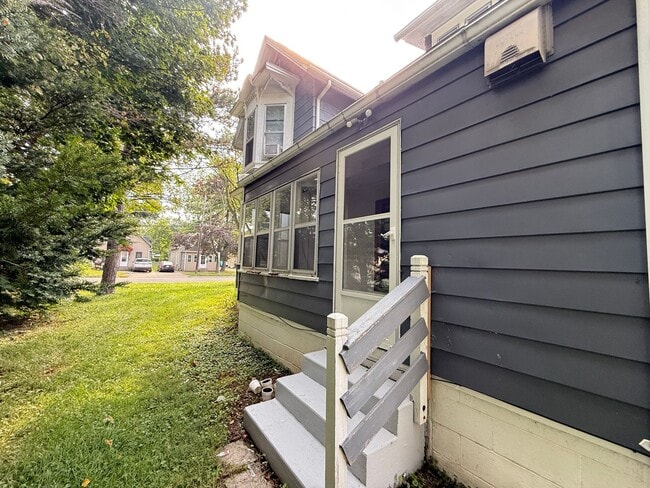 Photo - 306 N Elm Ave Unit Apt #1