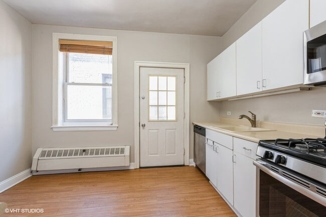 Photo - 630 W Waveland Ave Unit 4C