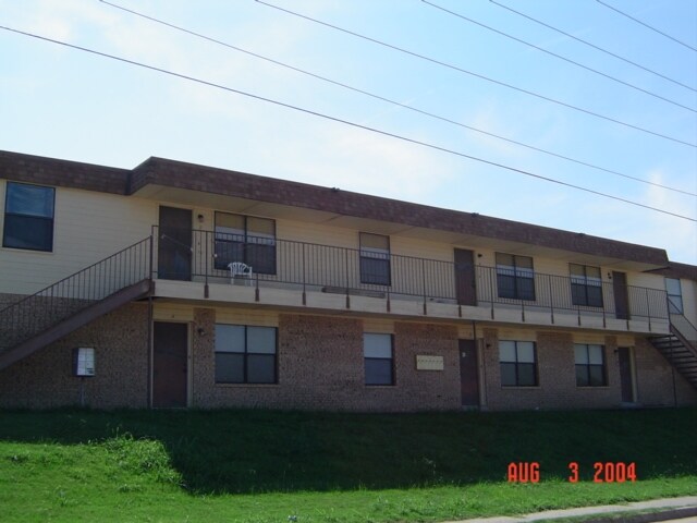 Photo - 1001 E Main St Apartments