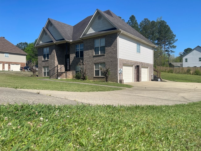 Photo - 770 Ridgefield Way