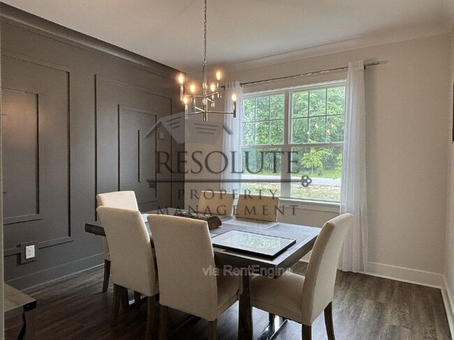 Photo - 60 Satinwing Ct