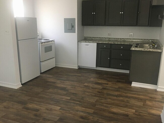 Photo - 3818 Hamid Blvd