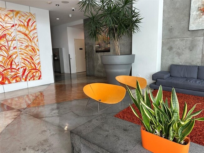 Building Photo - 234 NE 3rd St Unit 1805