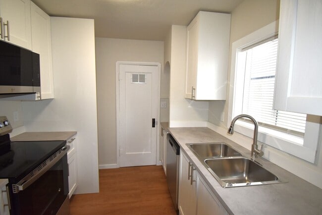 Photo - Freshly Remodeled Cozy Cottage Home Unidad 320 S. Main St.