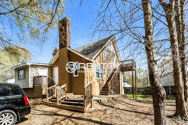Building Photo - 303 E Ingle St Unit B