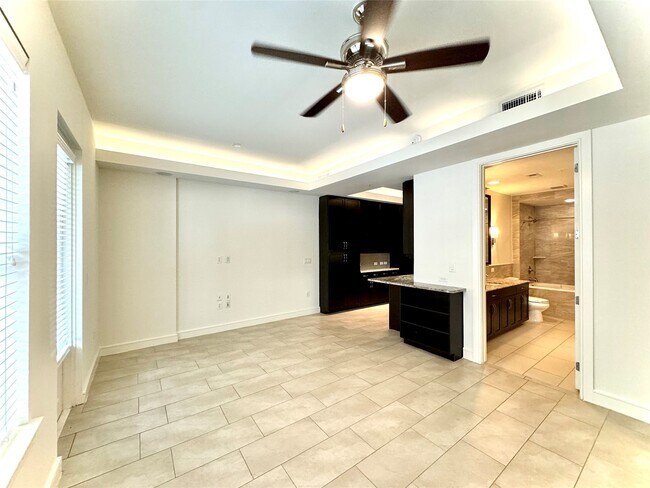 Photo - 2303 Mid Ln