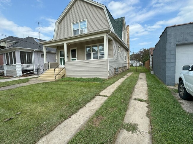 Photo - 5 bedroom home near Lincoln Park and Uptown
