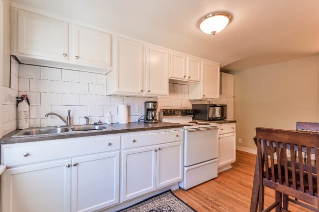 Photo - 608 S College Ave Unidad C