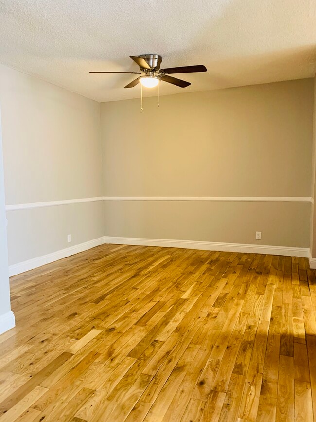 Photo - 4032 Stevely Ave