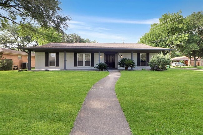 Photo - 5602 Sylmar Rd House
