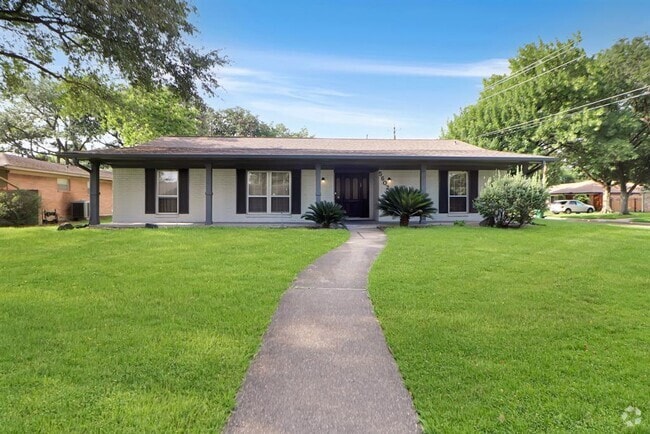 Building Photo - 5602 Sylmar Rd Rental