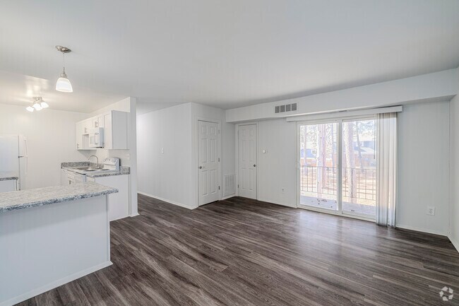 2BR, 1BA - 806SF - Living Room