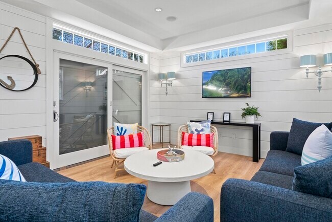 25 Washington St