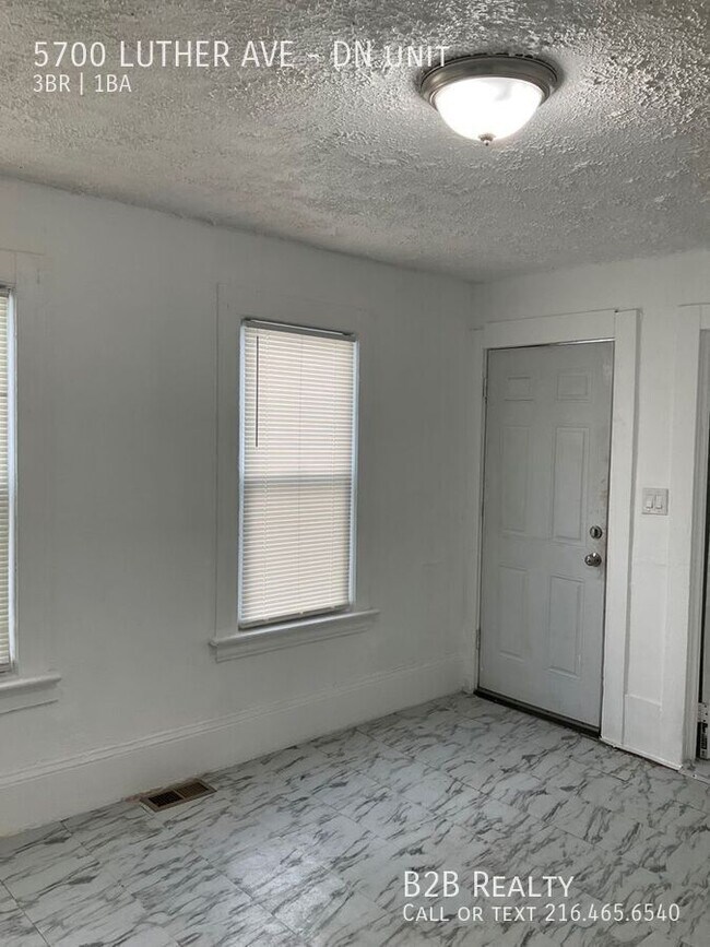 5700 Luther Ave Unidad DN unit