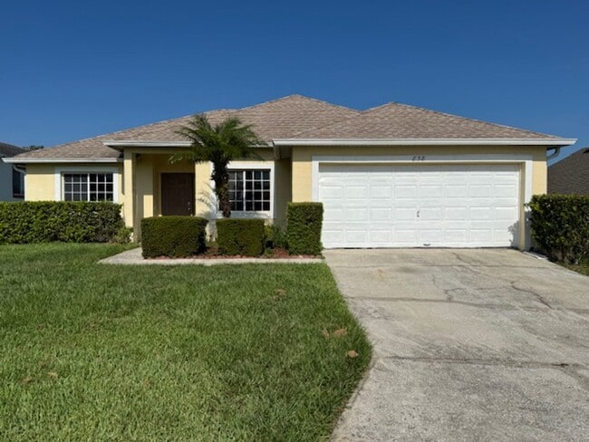 Building Photo - PRIVATE POOL - 4 BEDROOM 2 BATH HOME