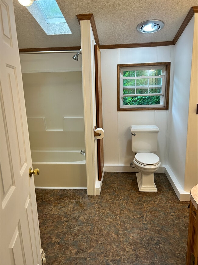 Photo - 637 Parmenter Rd
