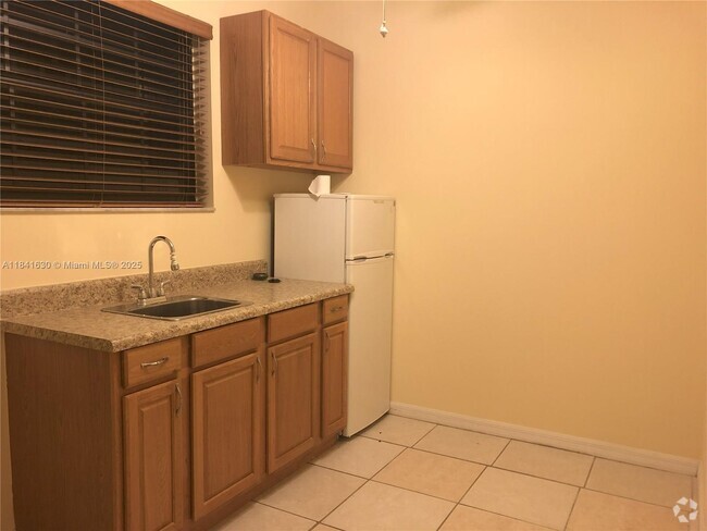 Building Photo - 4908 SW 142nd Pl Unit 2 Rental