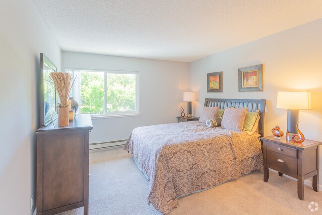 2BR, 1BA Room
