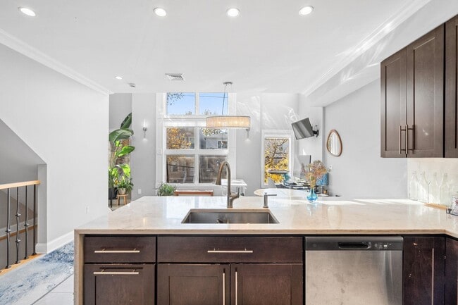 Photo - 94 Leonard St Unit 2