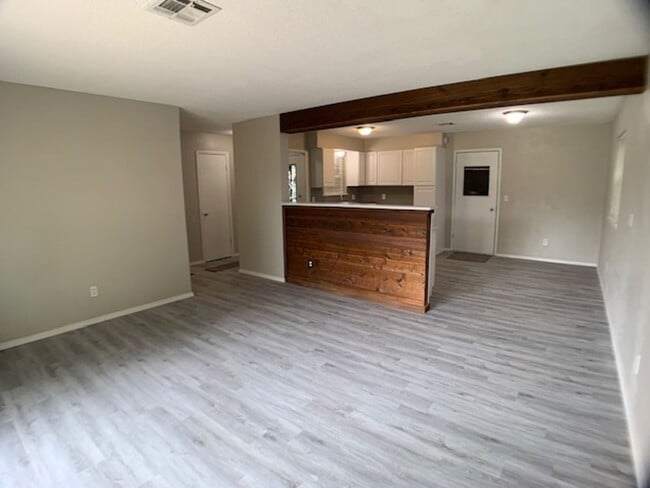 Building Photo - 3 Bedroom Southwest OKC