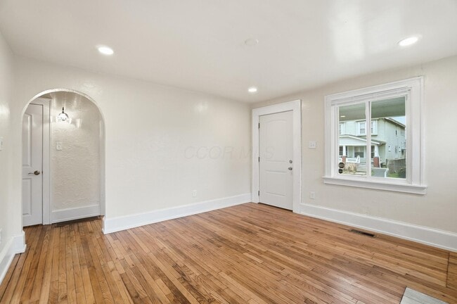 Photo - 270 S Cypress Ave