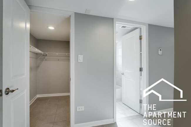 Photo - 2614 N Springfield Ave Unidad GARDENREAR