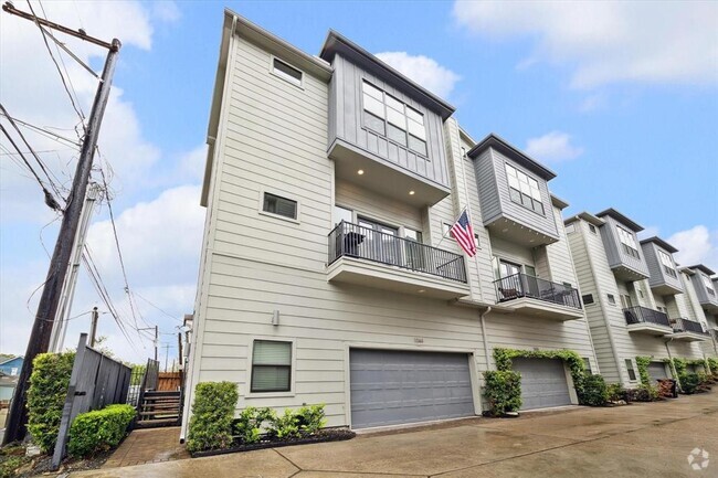 Building Photo - 1044 W 15th 1/2 St Rental