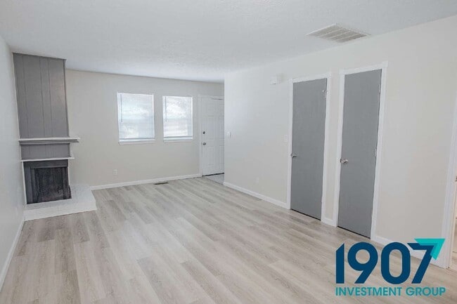 Photo - 1247 W Huntington Way Unit A