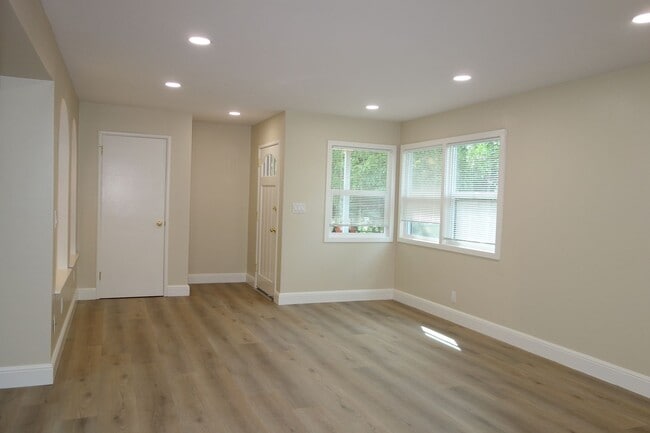 Photo - Cute Country Living!