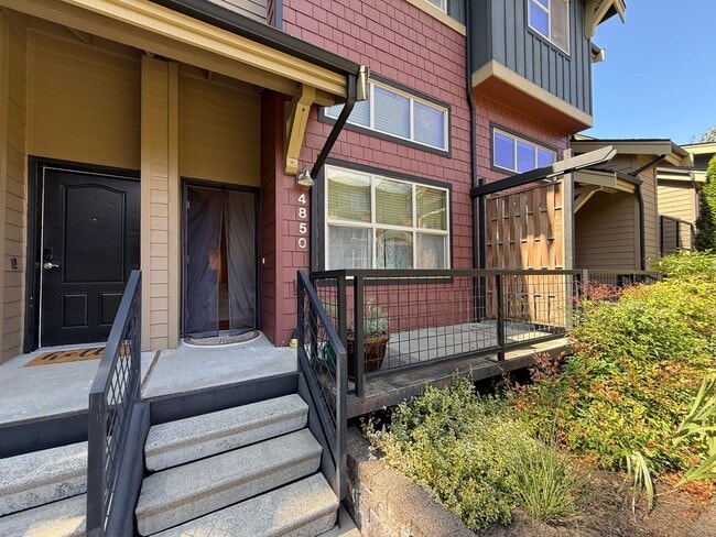 Building Photo - Welcome to The Camden — a beautifully desi... Rental