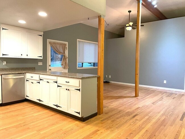 Photo - Lovely 2 bedroom, recently remodeled Grann...