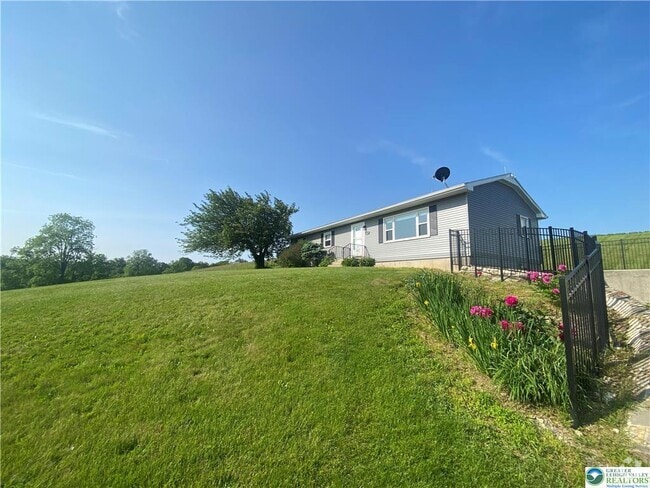 Building Photo - 1657 Pen Argyl Rd Rental