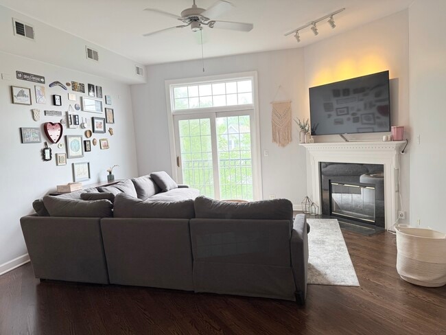 Photo - 1601 W Altgeld St
