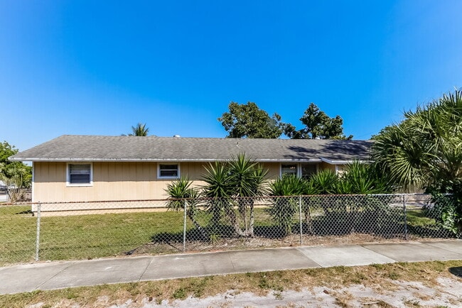 Photo - 200 Perry Ave