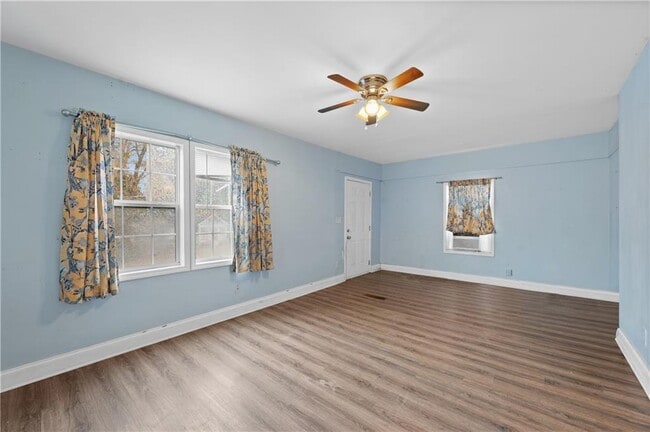 Photo - 1124 Graymont Dr SW