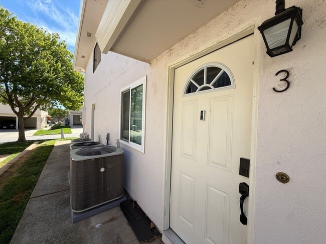 Building Photo - Beautifully Updated 2 Bed, 1 Bath Townhome-Style Condo in Auburn Greens! Unit 3