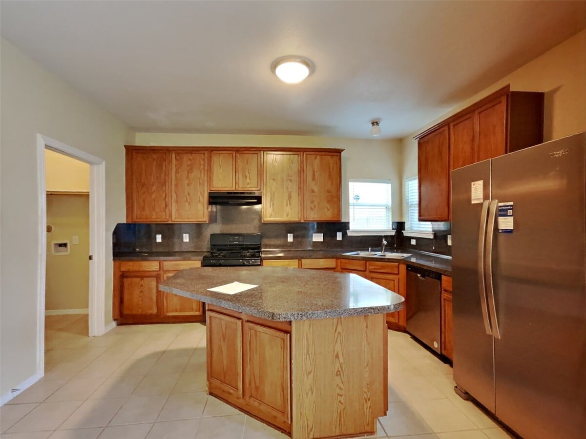 Photo - 1101 Shadow Glenn Dr