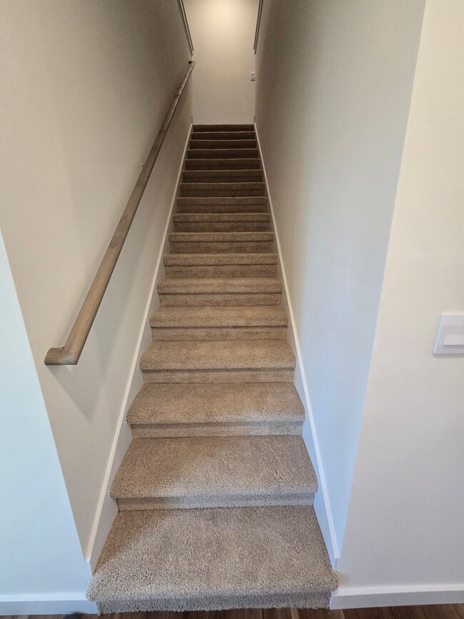 Photo - 4Bedroom 2.5Bathroom Townhouse!