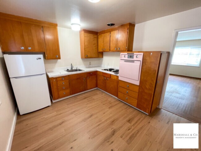Photo - NEW LISTING! Walk 1 Block To Downtown! Sec. Deposit lowered! LG. 1 BR/1BA, Hdwd Flrs,Big Walk-In Clo