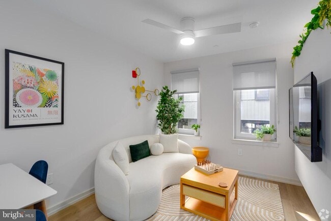 Building Photo - 2009 N Howard St