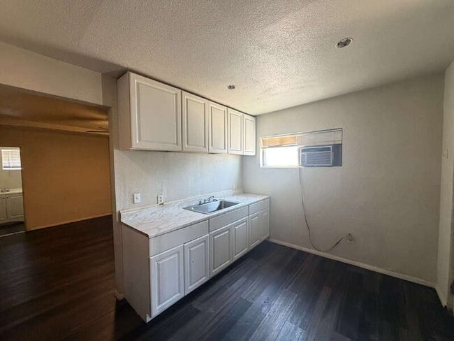 Photo - 523 W 12th St Unit #3