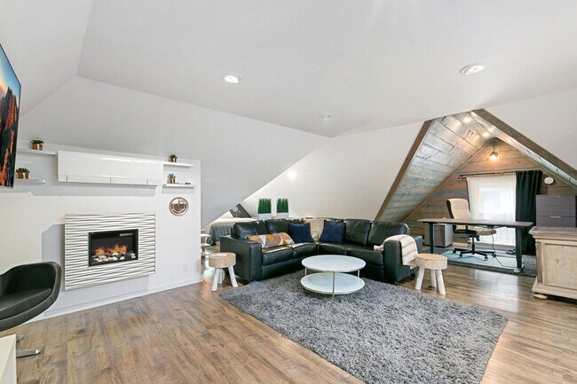 Photo - 424 W Oak St Unit Loft