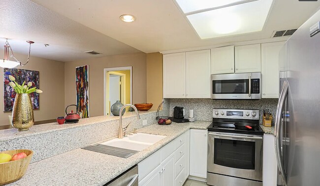 Photo - 880 W 1st St Unidad 307