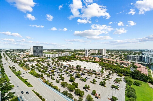 Photo - 2600 E Hallandale Beach Blvd Unidad T2602
