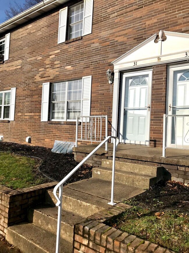 Photo - SPACIOUS TOWNHOME IN WILLOW TERRACE