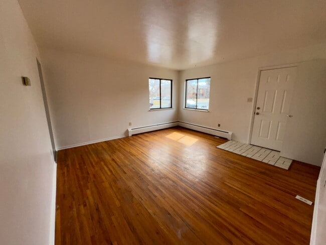 Photo - BENTON Unit F